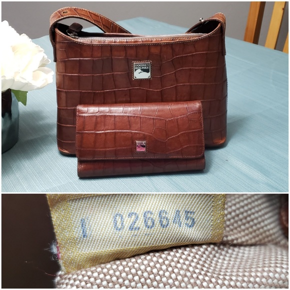 Dooney & Bourke Handbags - 🐊Dooney & Bourke Croco Collection Handbag &Wallet